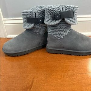 UGG Shaina Knot Sweater Boots, gray. Size 7. Like new!!